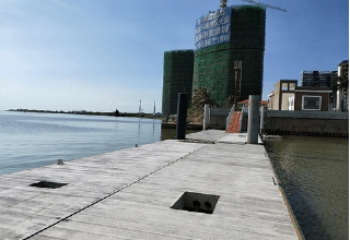 Fuel Pontoon with Waterproof Coating And Anti-Freeze Protection